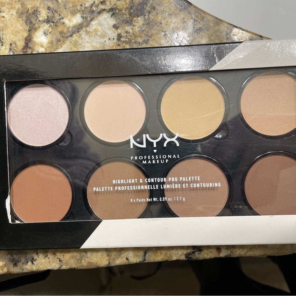 NYX Professional Makeup Highlight & Contour Pro Palette
